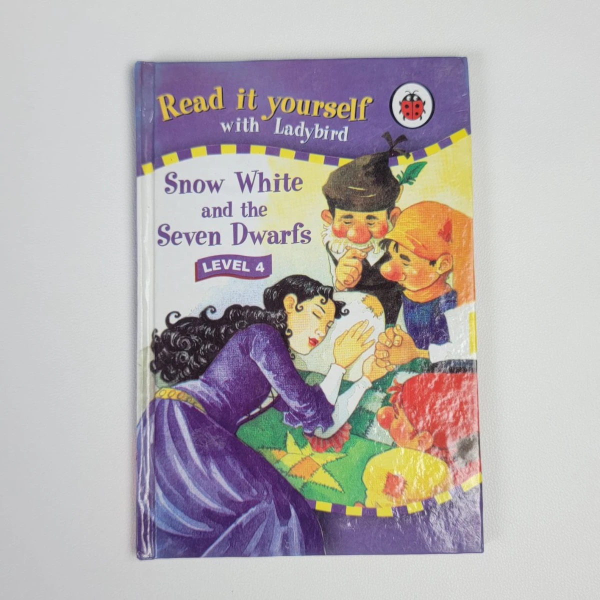 Ladybird level-04 Hardcover (Snow White and The Seven Dwarfs)